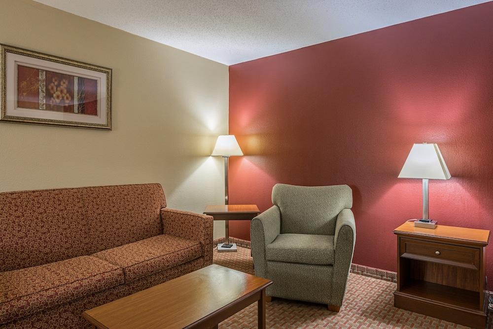 Red Roof Inn & Suites Little Rock photo 54
