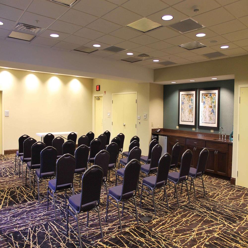 Hampton Inn & Suites Stroudsburg Pocono Mountains photo 36