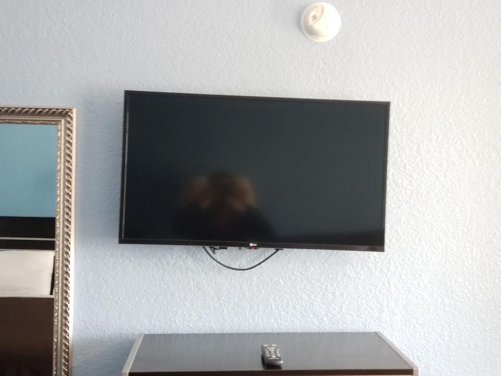 Regency Inn photo 12