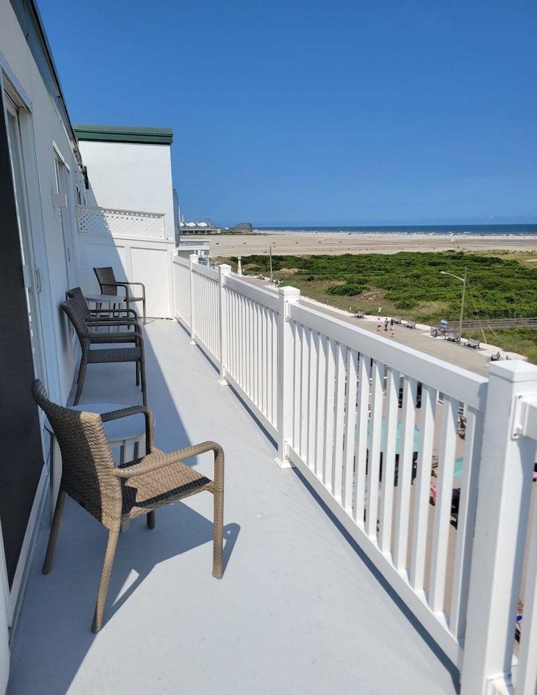 Water's Edge Ocean Resort photo 26
