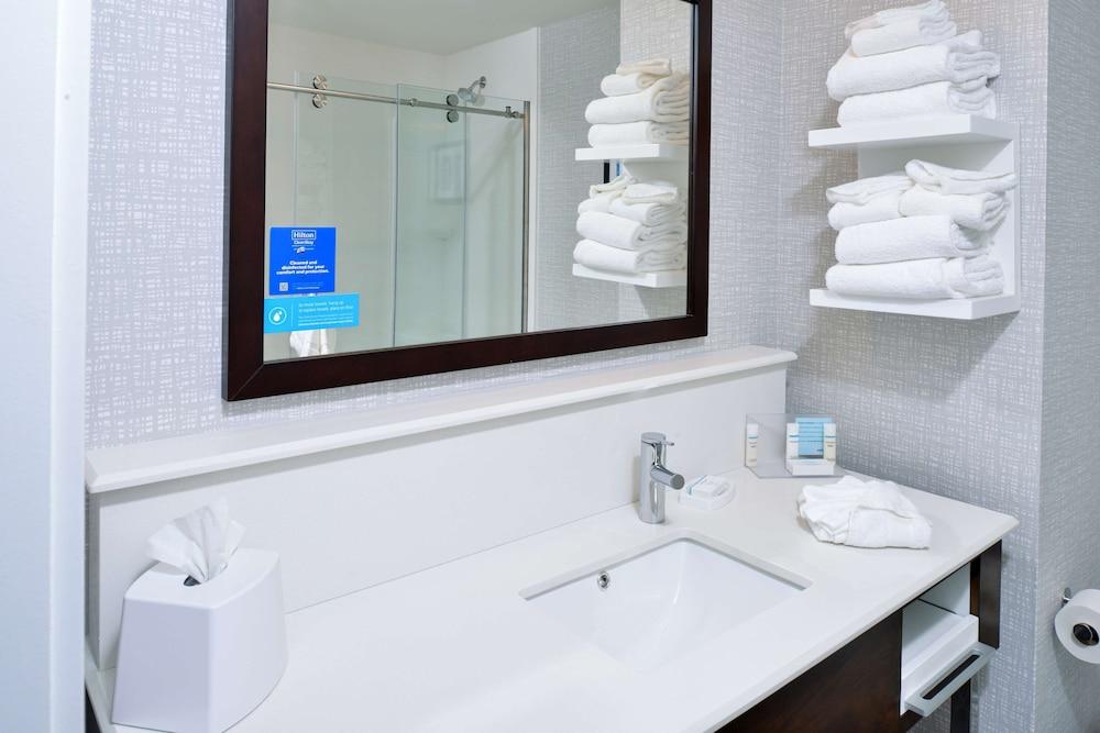 Hampton Inn & Suites Adrian photo 30