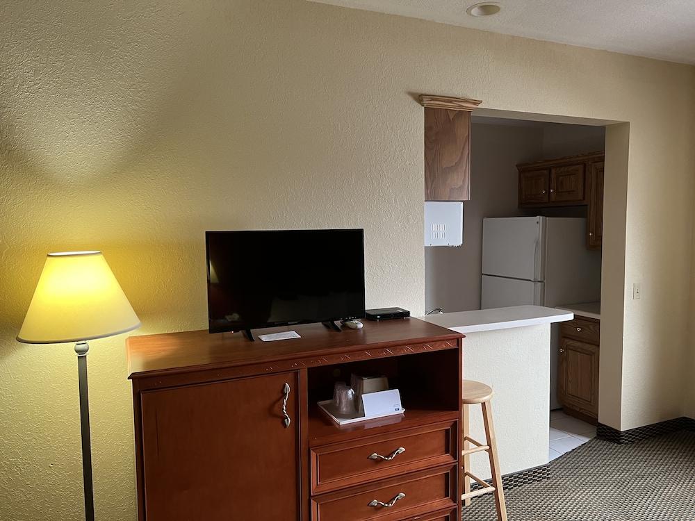 Express Inn & Suites photo 31