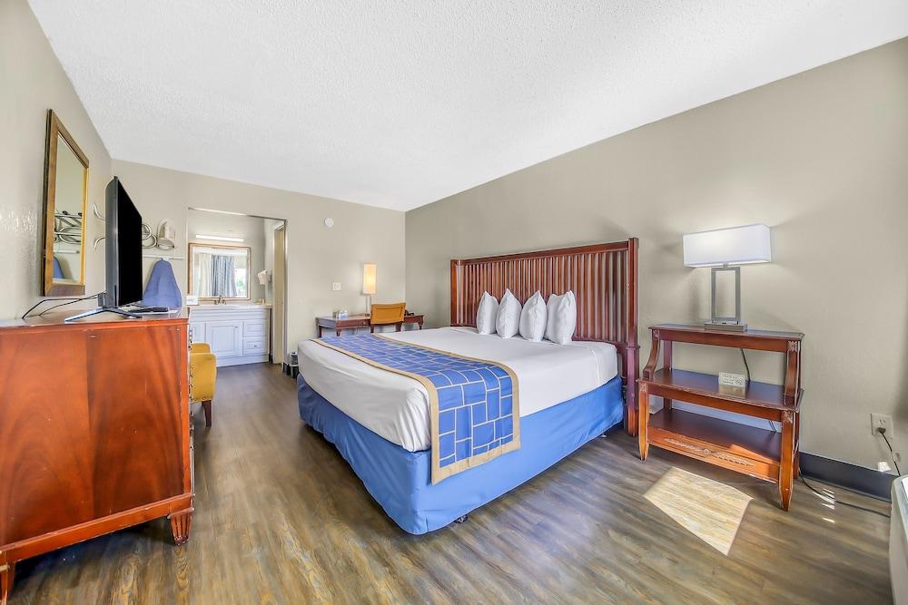 Econo Lodge Daytona Beach - Speedway photo 30