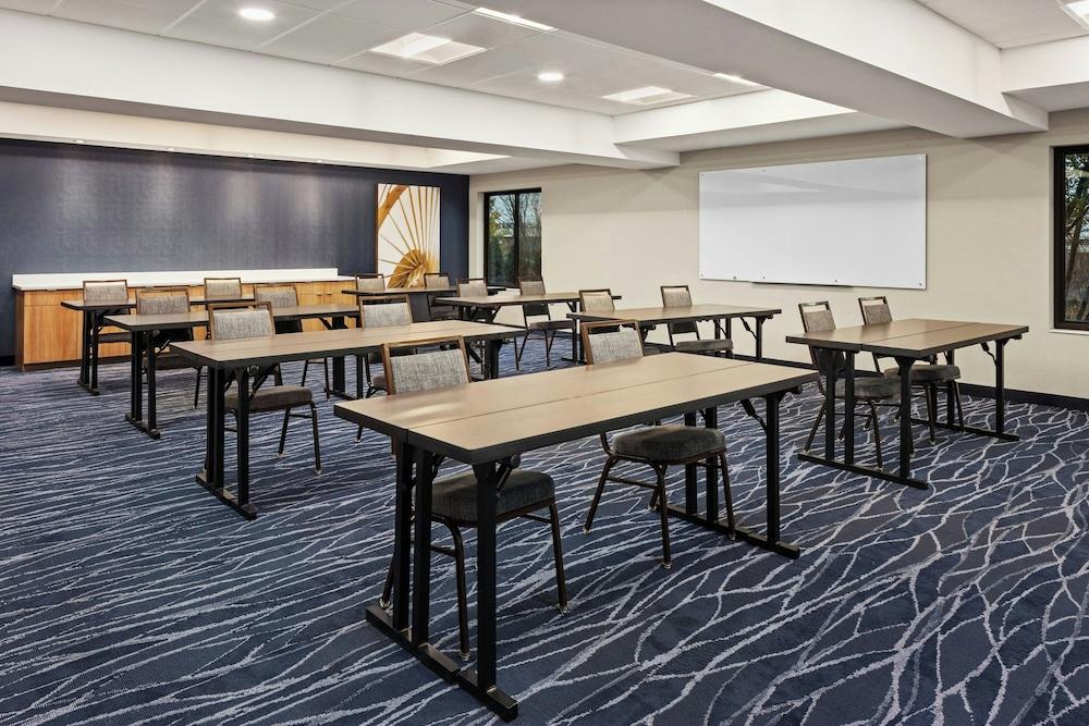Fairfield Inn & Suites by Marriott Cedar Rapids North photo 38