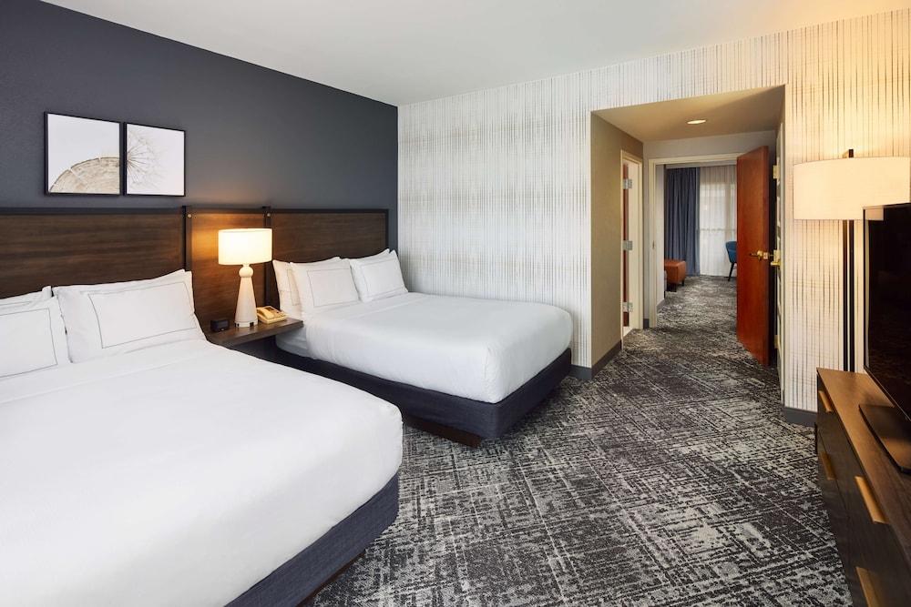 Hilton Charlotte Airport photo 2