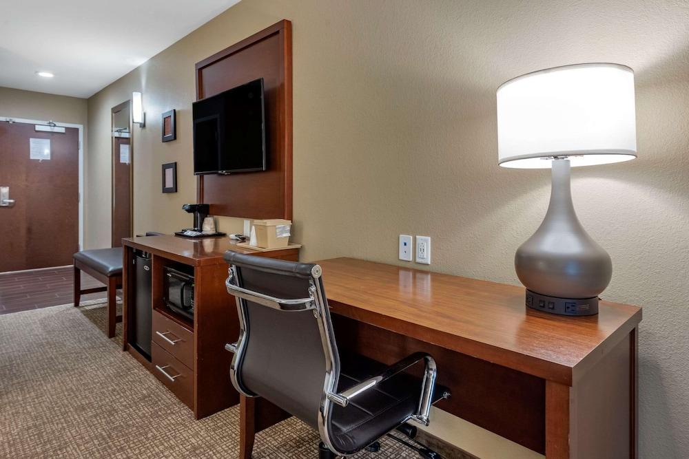 Comfort Inn & Suites Pittsburgh South photo 9
