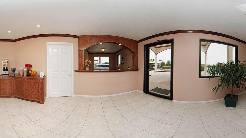 Americas Best Value Inn & Suites Hempstead Prairie View photo 15