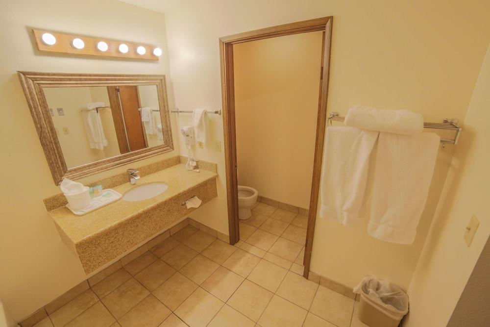 Sunnyside Inn & Suites photo 48