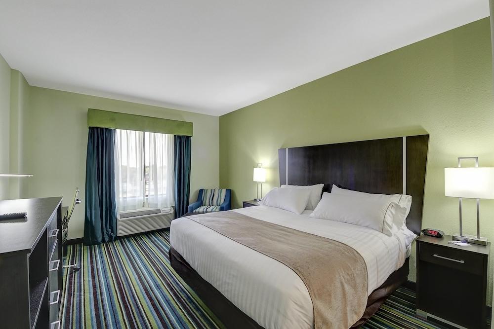 Holiday Inn Express & Suites Carrizo Springs by IHG photo 11