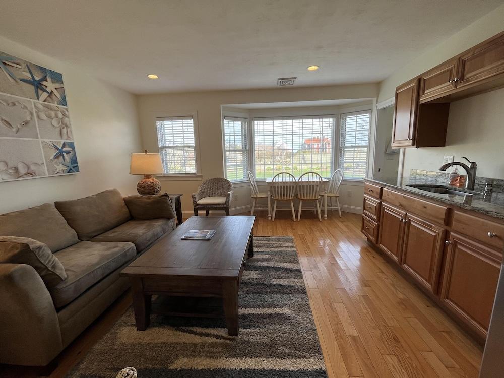 Beach Breeze Inn photo 61