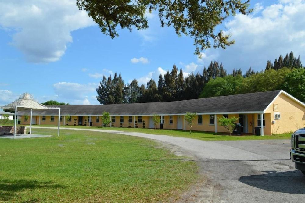Be Inn Punta Gorda photo 1