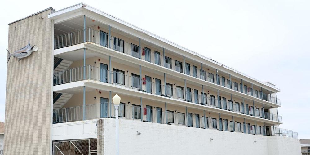 Blue Marlin Inn & Suites photo 22