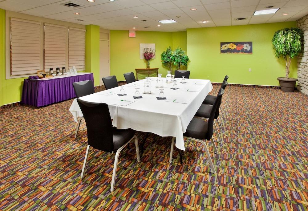 Holiday Inn Manhattan at the Campus by IHG photo 26
