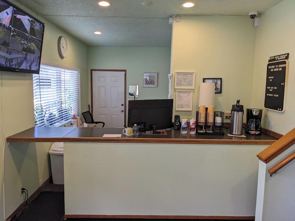 K&E Motor Inn photo 2