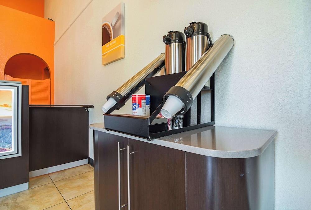 Motel 6 Chandler, AZ photo 7