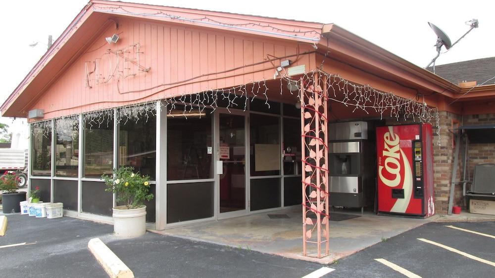 Sportsman Motel photo 13