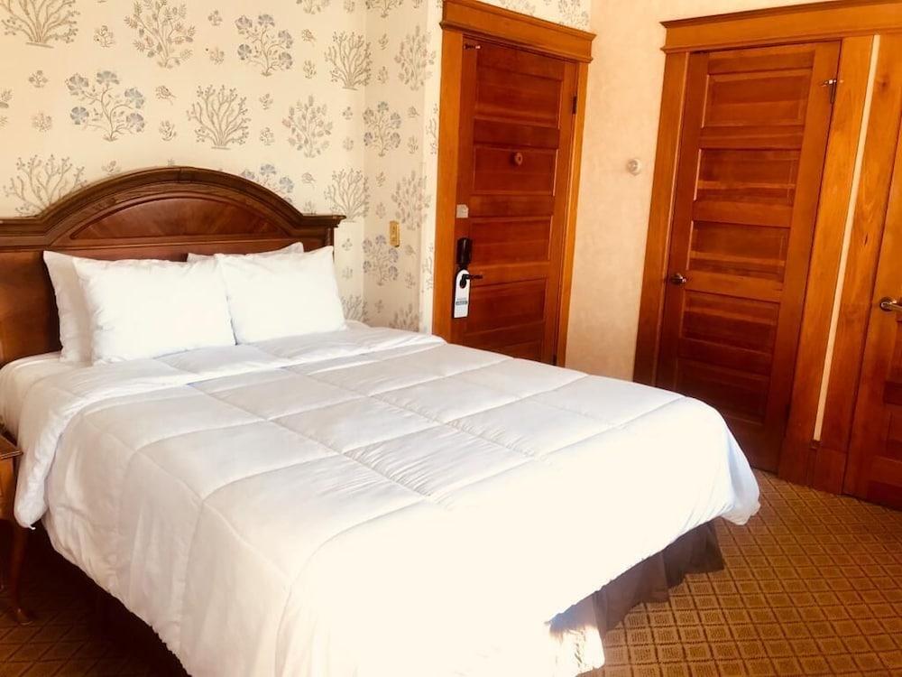 Pacific Grove Inn photo 15