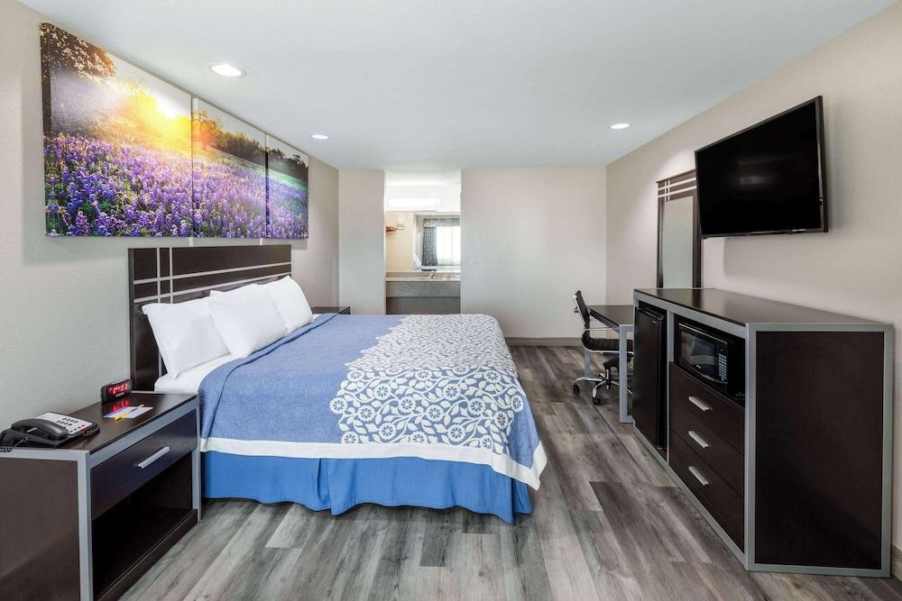 Days Inn by Wyndham Baytown Garth Road I10 East photo 10