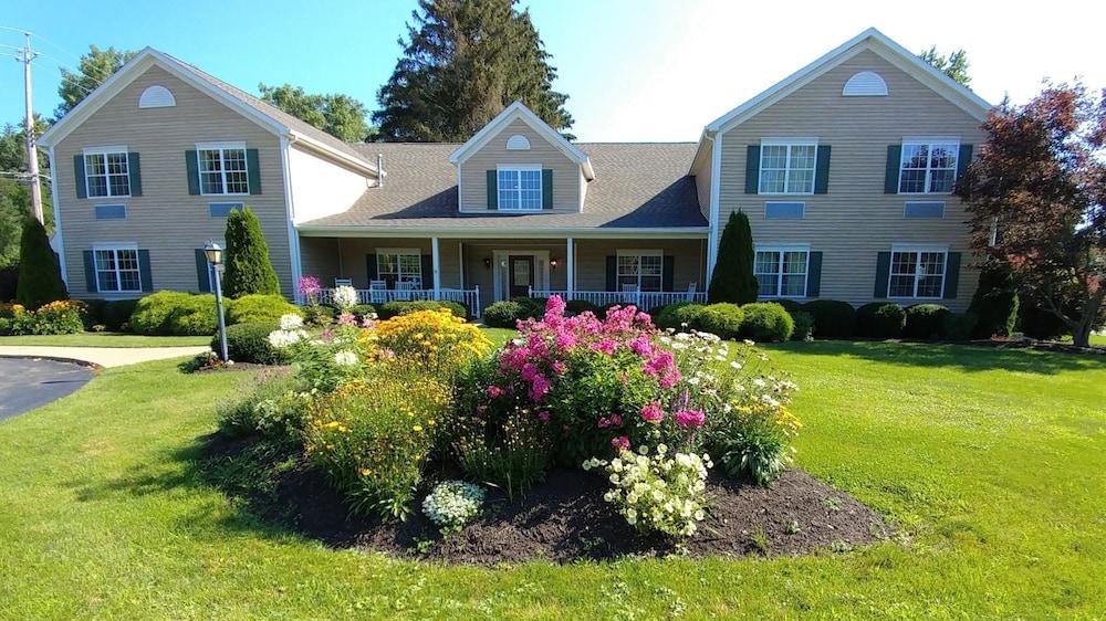 The Inn At Houghton Creek photo 1