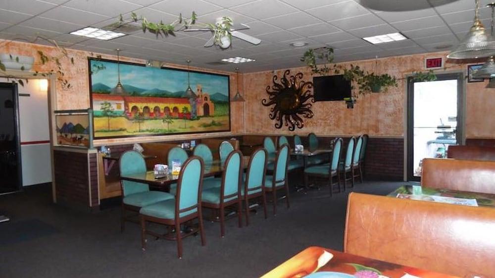 American Inn & Suites photo 14