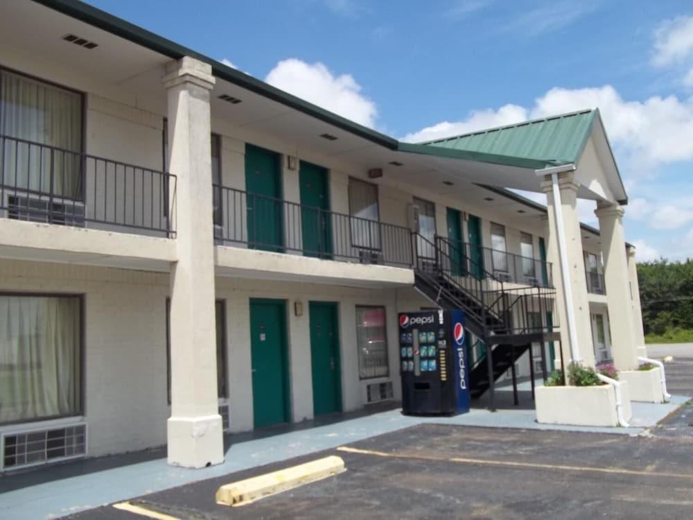 Americas Best Inn Brinkley photo 15