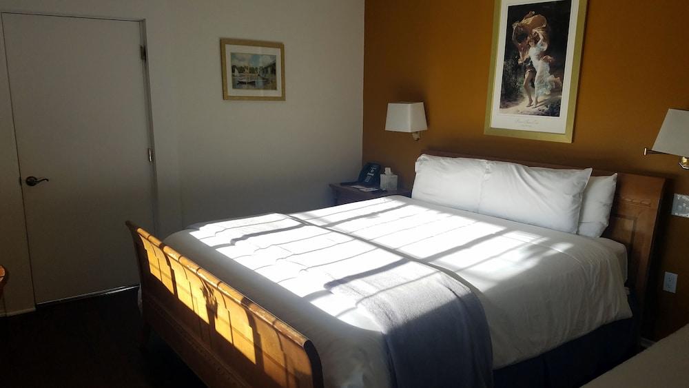 Malibu Country Inn photo 18