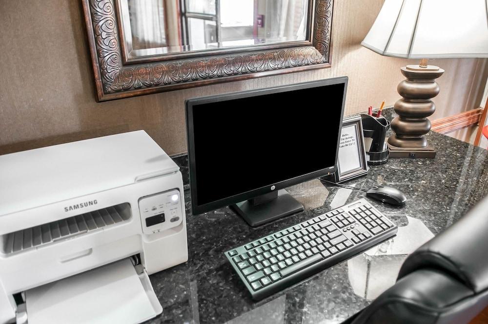 Comfort Suites Albuquerque/North Journal Center photo 17