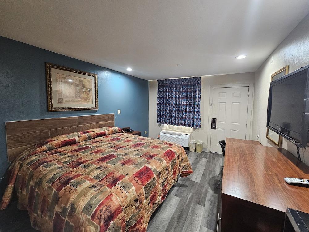 Deluxe Inn photo 5