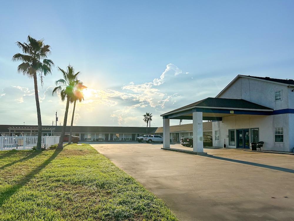 Coastal Bend Motel & RV Park photo 10