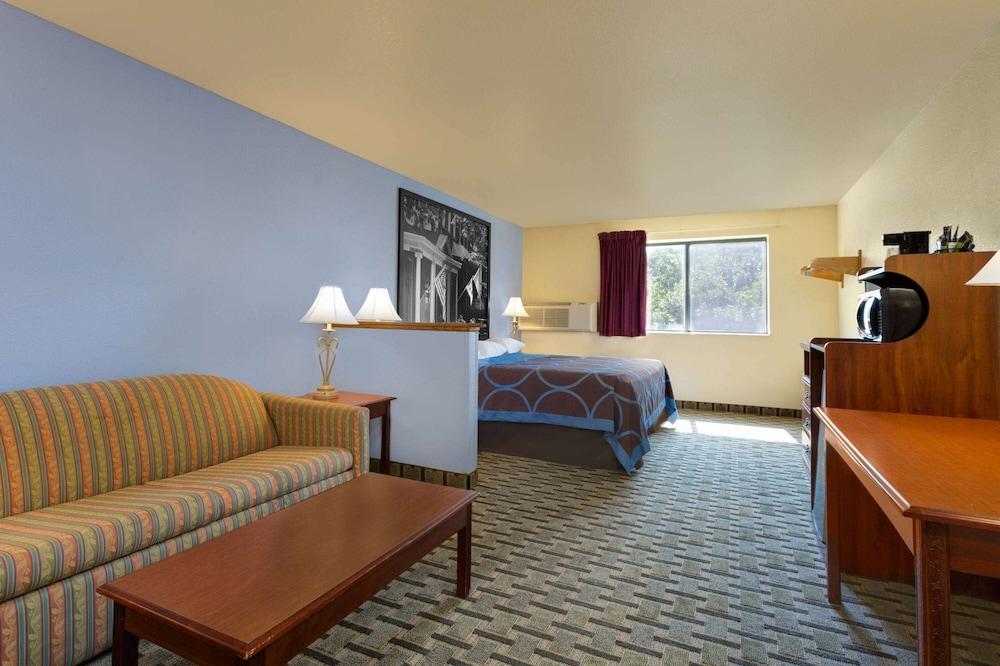 Super 8 by Wyndham Lynchburg VA photo 7