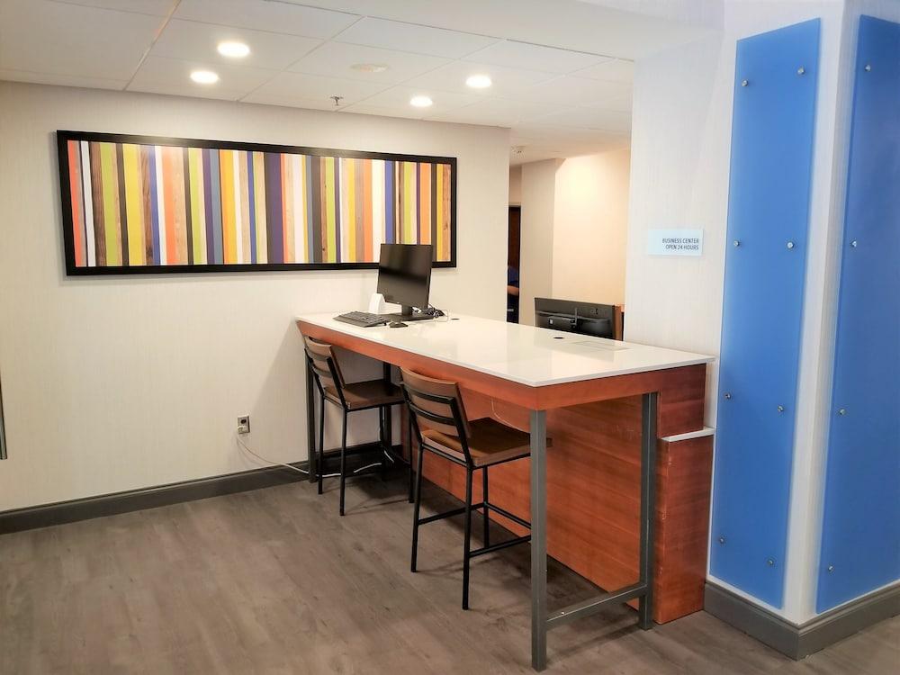 Holiday Inn Express Columbia NE - Fort Jackson by IHG photo 21