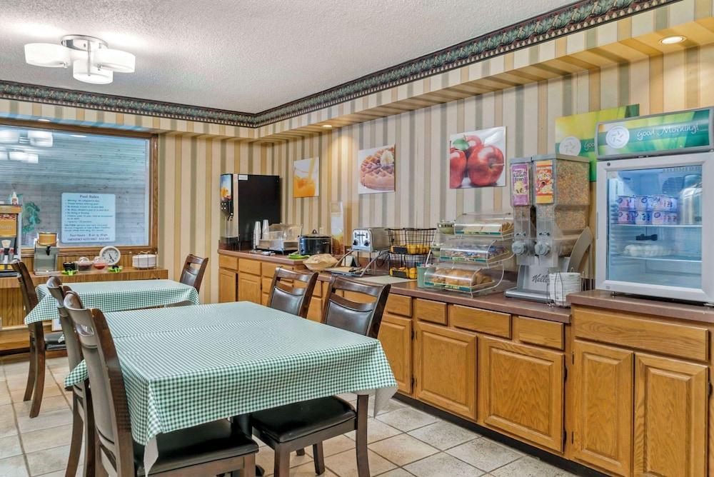 Quality Inn Saint Ignace I-75 photo 36