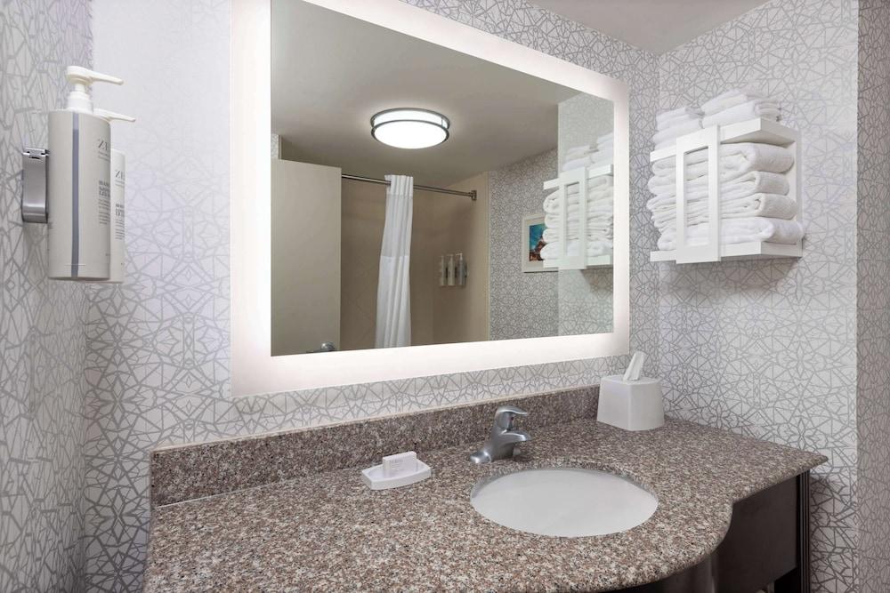 Hampton Inn & Suites Savannah-Airport photo 21