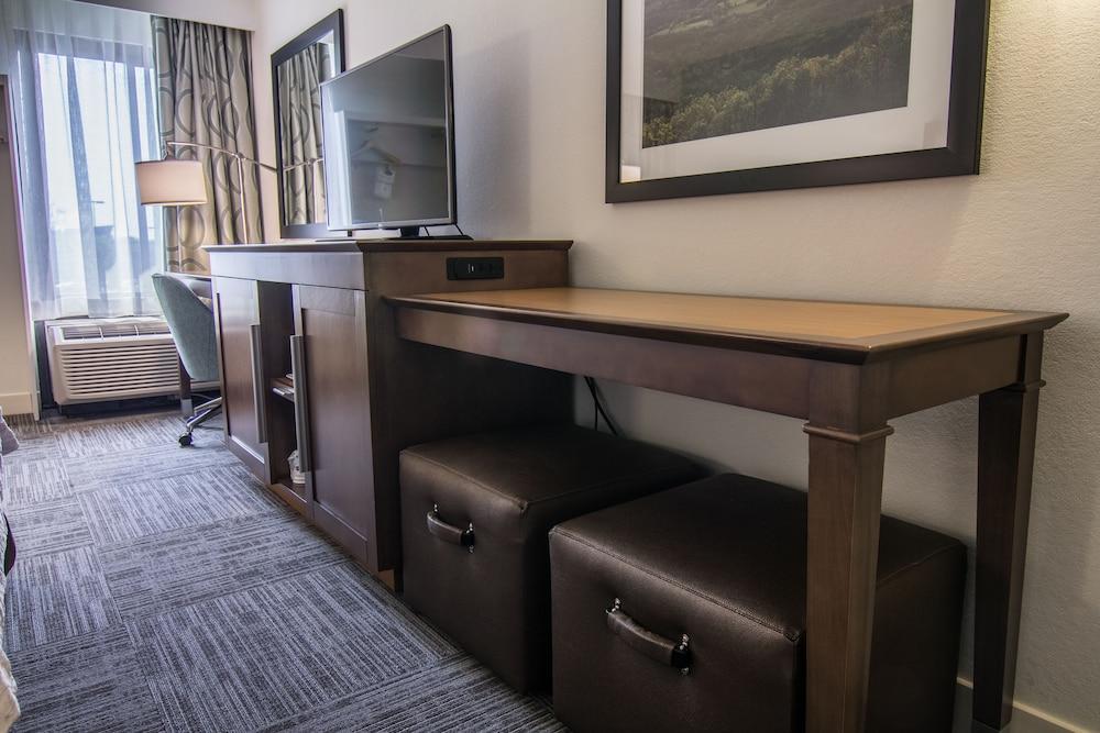 Hampton Inn Winchester-University/Mall Area photo 5