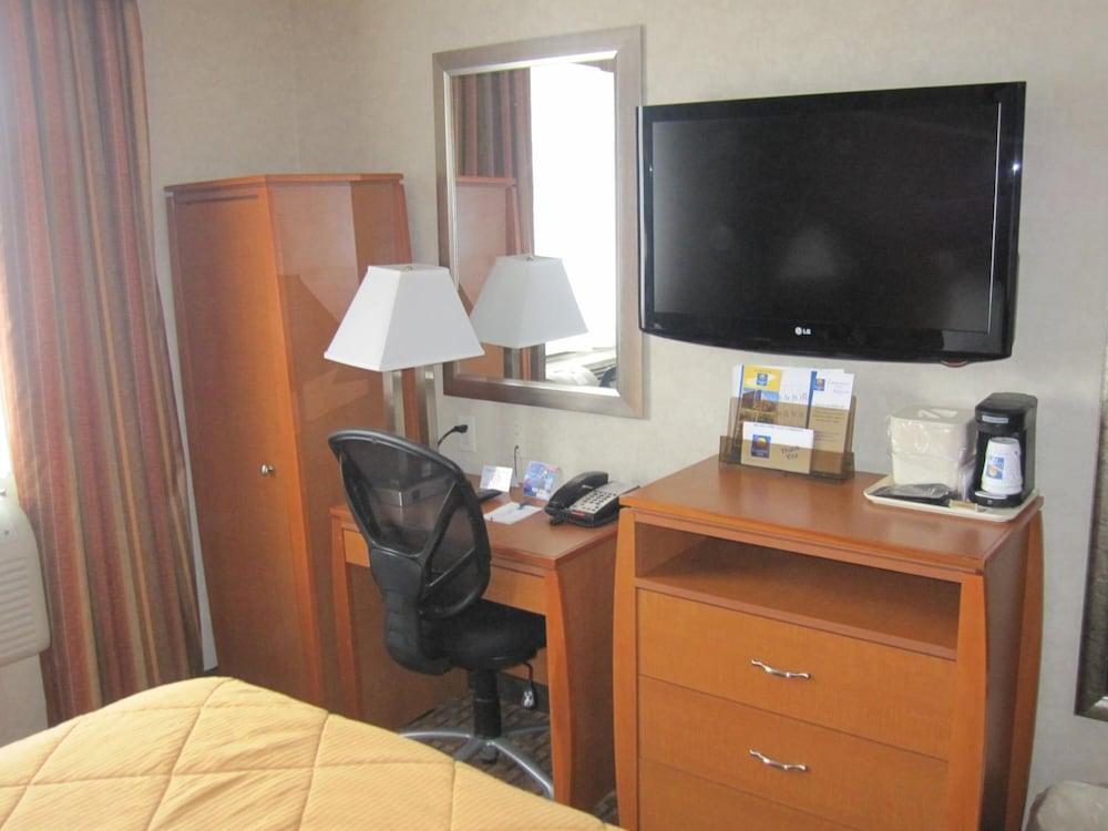 Bellerose Inn photo 15