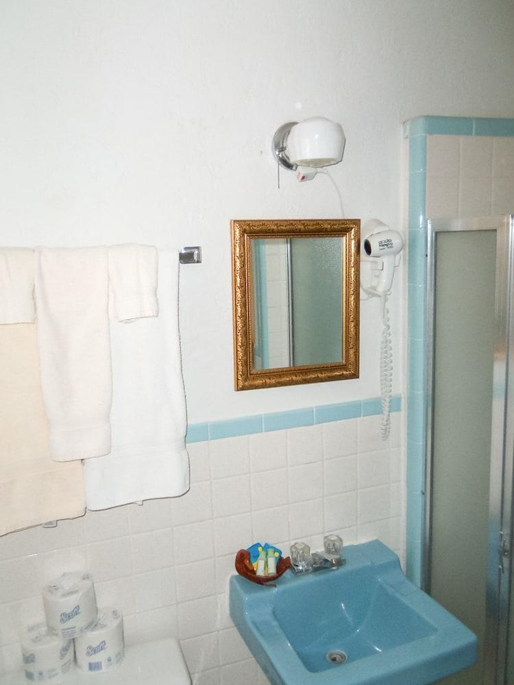 The Gold Pan Motel photo 77