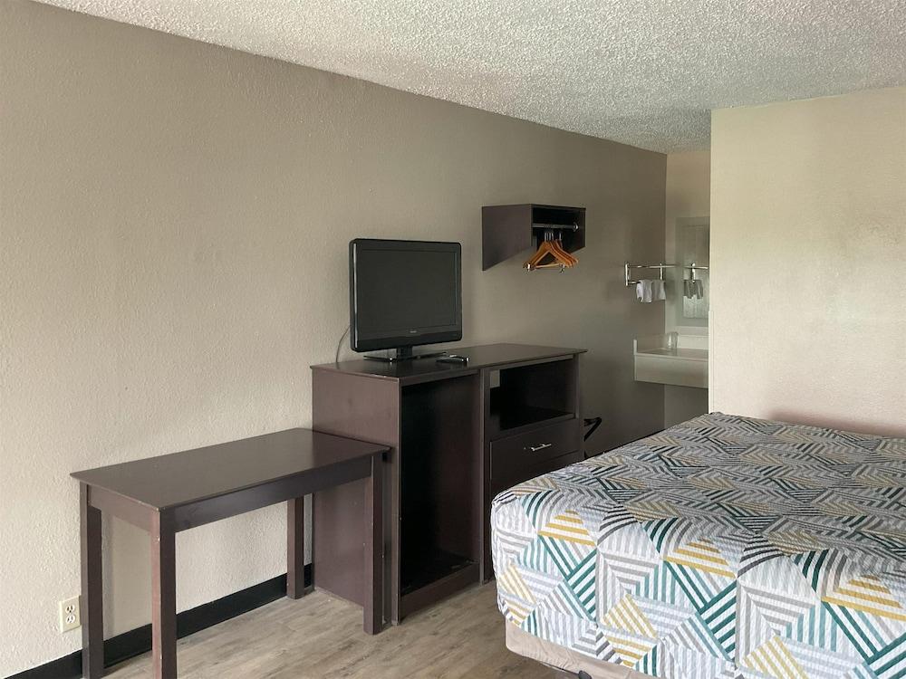 Motel 6 Baton Rouge, LA - East - I-12 photo 16