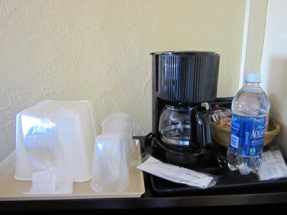 Civic Center Lodge photo 26