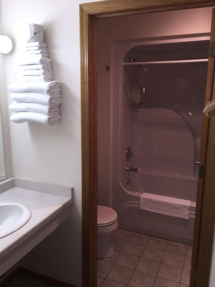 Budget Host Inn & Suites photo 22