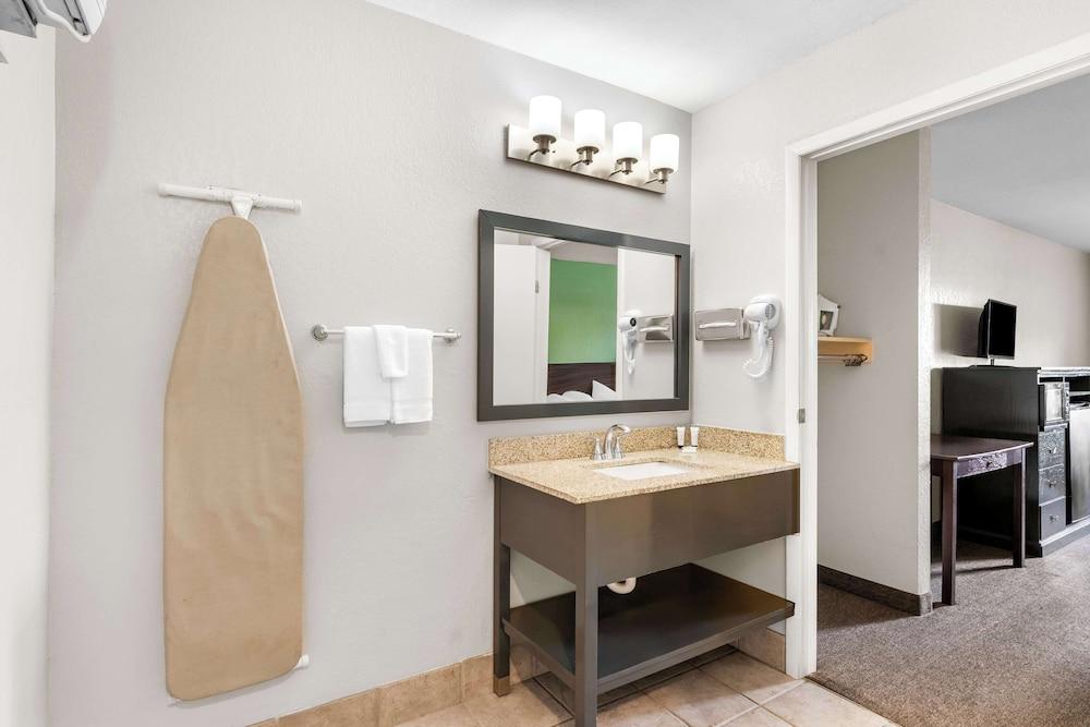 Americas Best Value Inn Yakima photo 21