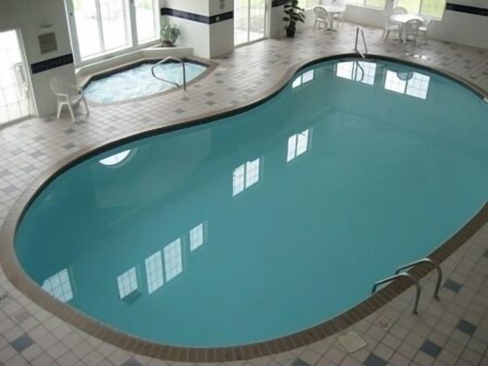 Crossings by GrandStay Inn and Suites photo 10