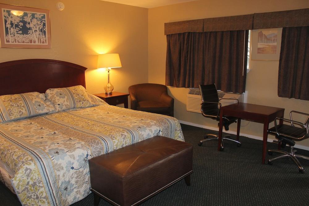 Ranch House Inn and Suites photo 17