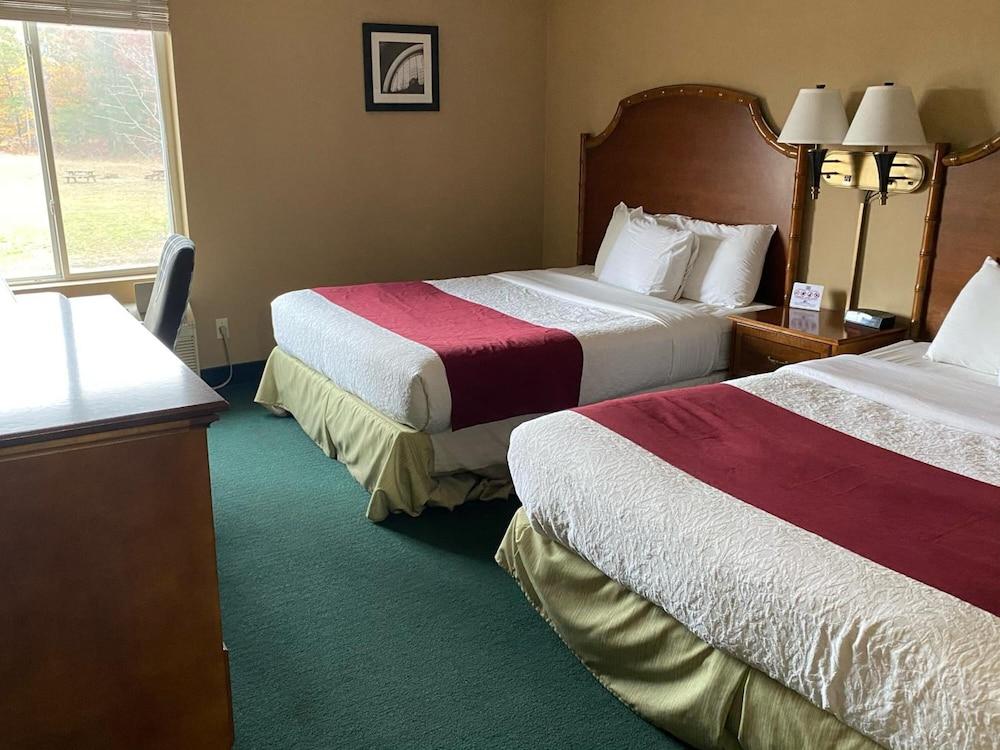 Hometown Inn photo 25