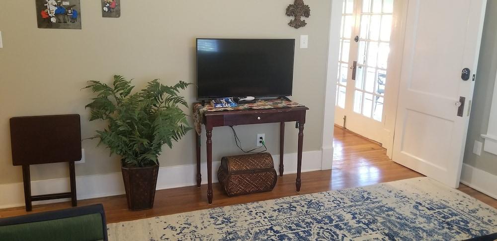 Belvedere Manor photo 9