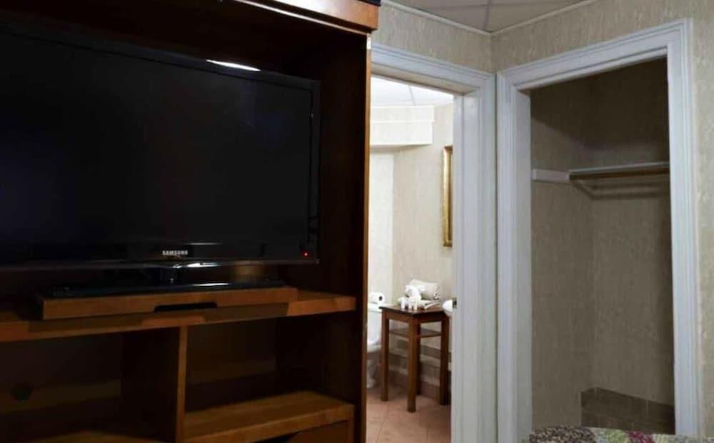 Cedar Park Whirlpool Suites photo 13