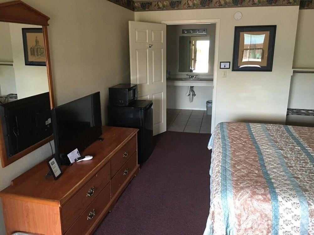 Whispering Creek Lodging & RV Resort photo 15