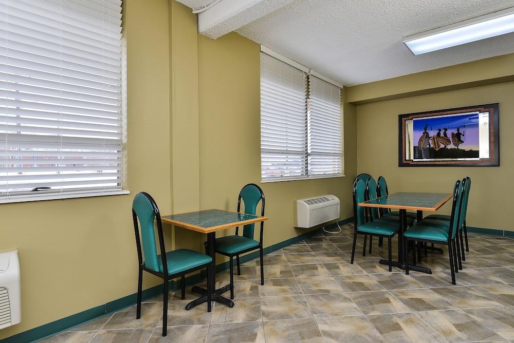 Travelodge by Wyndham Cleveland Airport photo 19