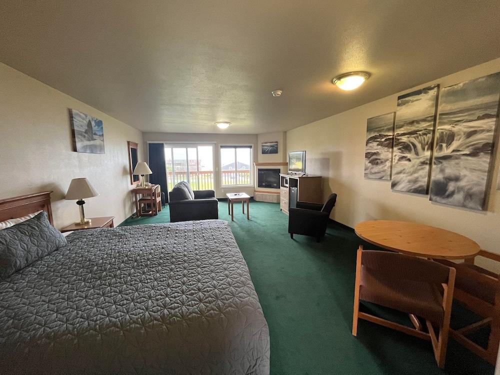 Sunset Oceanfront Lodging photo 28