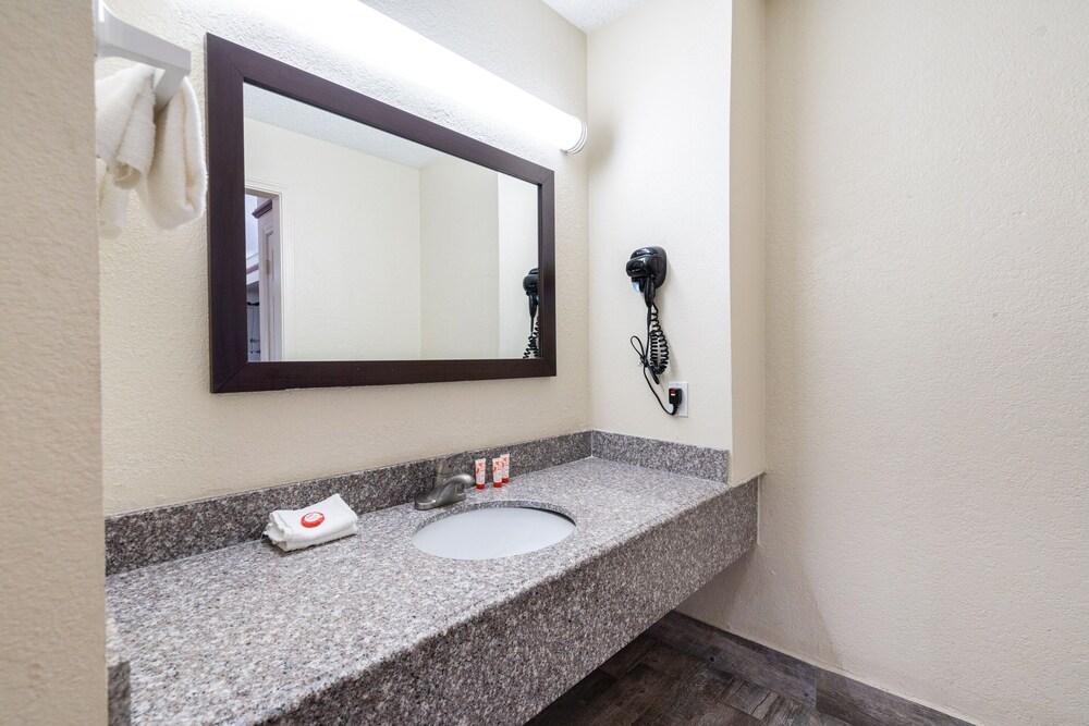 OYO Hotel Tulsa N Sheridan Rd & Airport photo 26