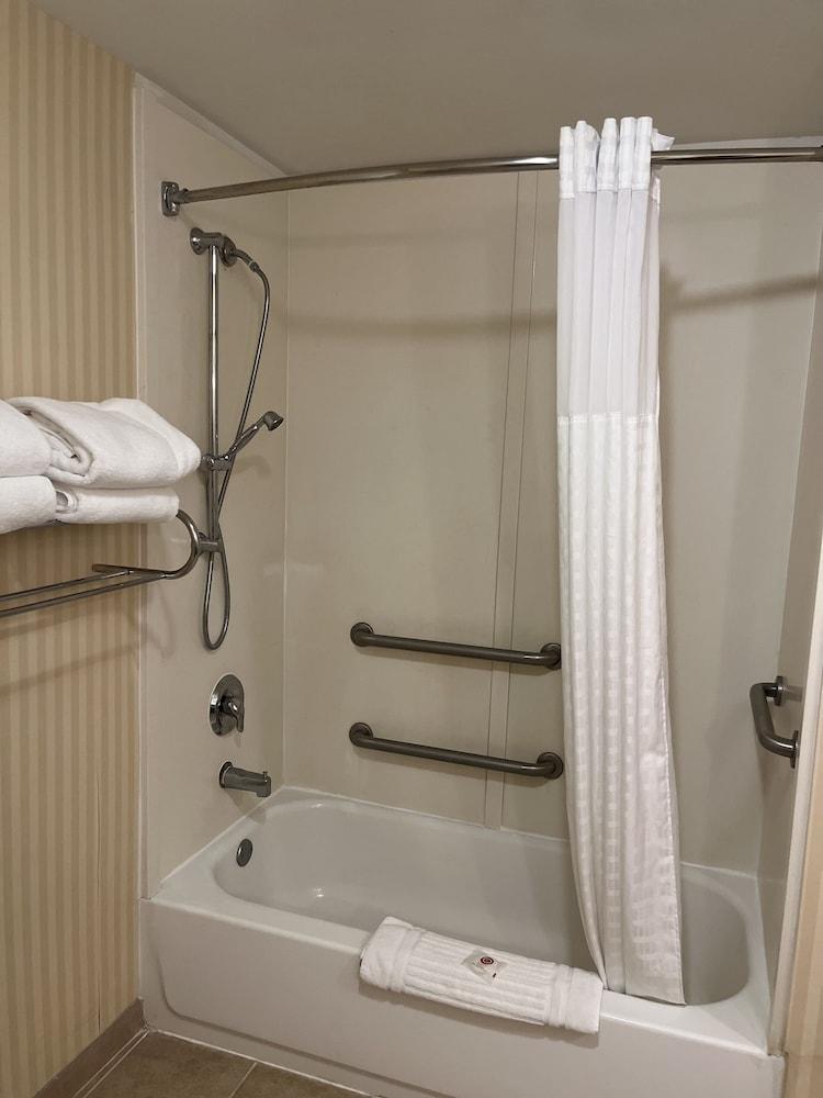 Garner Hotel Mahwah by IHG photo 33